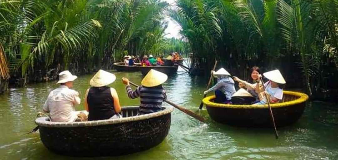 Going and exploring Bay Mau Coconut Forest central